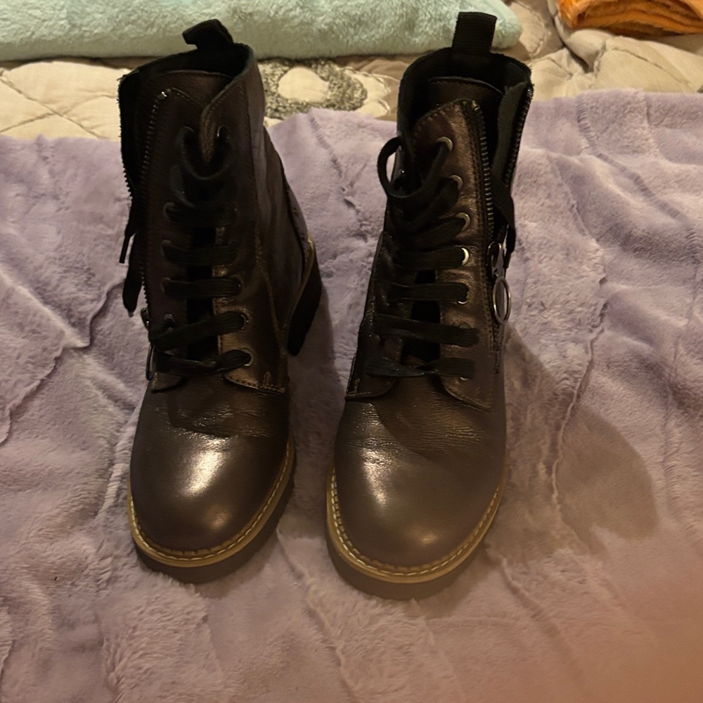 Pikolinos leather boots.